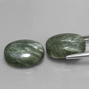 Gemas de serafinita verde natural de  ct, corte óvalo, opaco
