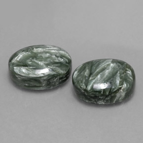 Gemas de serafinita verde natural de  ct, corte óvalo, opaco