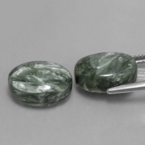Gemas de serafinita verde natural de  ct, corte óvalo, opaco