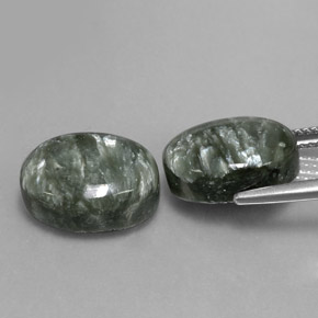 Gemas de serafinita verde natural de  ct, corte óvalo, opaco