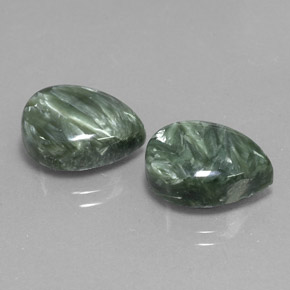 Gemas de serafinita verde natural de  ct, en forma de pera, opaco