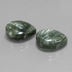Gemas de serafinita verde natural de  ct, en forma de pera, opaco