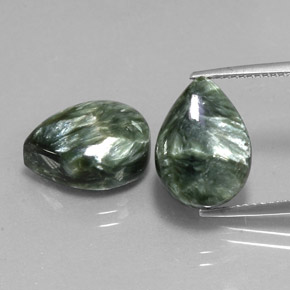 Gemas de serafinita verde natural de  ct, en forma de pera, opaco