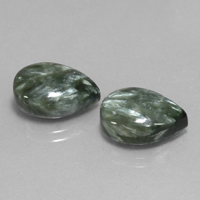 Gemas de serafinita verde natural de  ct, en forma de pera, opaco