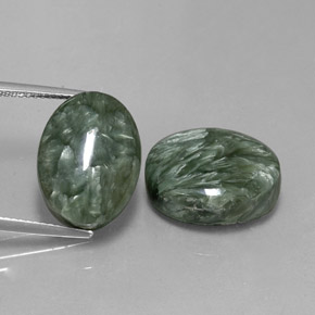 Gemas de serafinita verde natural de  ct, corte óvalo, opaco