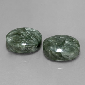 Gemas de serafinita verde natural de  ct, corte óvalo, opaco