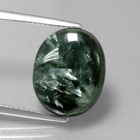 Serafinita verde natural de 7,60 ct, corte óvalo, opaco