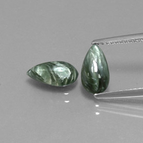Gemas de serafinita verde natural de  ct, en forma de pera, opaco