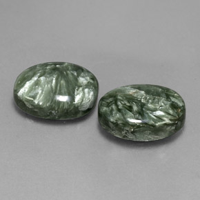 Gemas de serafinita verde natural de  ct, corte óvalo, opaco