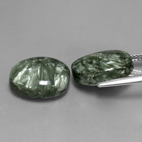 Gemas de serafinita verde natural de  ct, corte óvalo, opaco