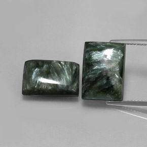 Gemas de serafinita verde natural de  ct, baguette, opaco