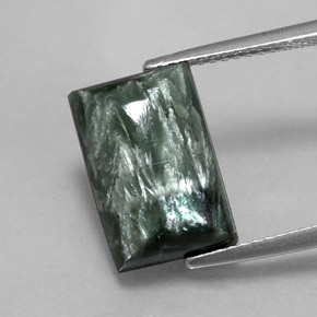 Serafinita verde natural de 5,60 ct, baguette, opaco