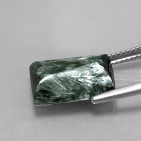 Serafinita verde natural de 5,60 ct, baguette, opaco