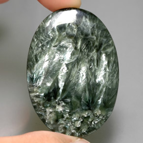 Serafinita Verde natural de 47.17 ct, Corte Óvalo, Opaco
