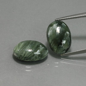 Gemas de serafinita verde natural de  ct, corte óvalo, opaco