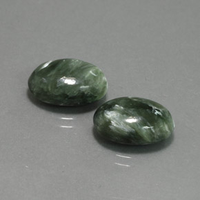 Gemas de serafinita verde natural de  ct, corte óvalo, opaco