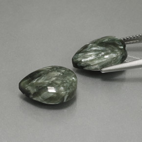 Gemas de Serafinita Verde natural de  ct, En forma de pera, Opaco