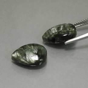 Gemas de serafinita verde natural de  ct, en forma de pera, opaco