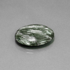 Serafinita verde natural de 9,28 ct, corte óvalo, opaco