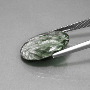 Serafinita verde natural de 9,28 ct, corte óvalo, opaco