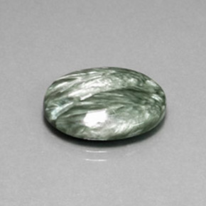 Serafinita verde natural de 10,82 ct, corte óvalo, opaco