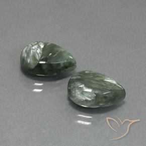 Gemas de serafinita Verde medio natural de 10.07 ct, En forma de pera, Opaco