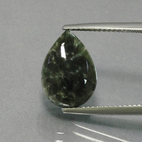 Serafinita verde natural de 5,93 ct, en forma de pera, opaco
