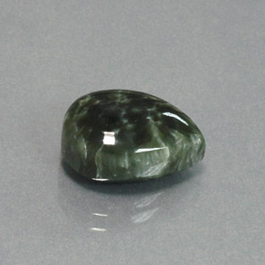 Serafinita verde natural de 5,93 ct, en forma de pera, opaco