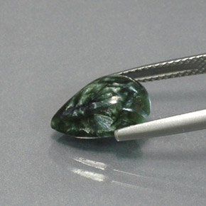 Serafinita verde natural de 3,20 ct, en forma de pera, opaco