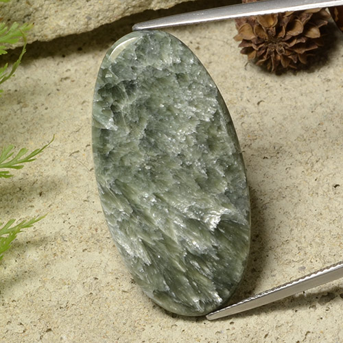 Serafinita verde natural de 23,88 ct, corte óvalo, opaco