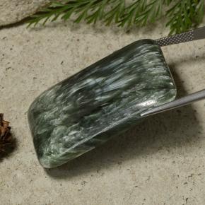Serafinita verde natural de 48,27 ct, corte cojín, opaco