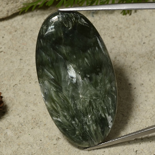 Serafinita Verde multicolor natural de 47.08 ct, Corte Óvalo, Opaco