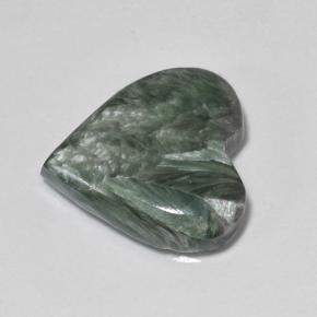 Serafinita verde natural de 6,77 ct, forma de corazón, opaco