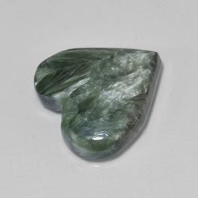 Serafinita verde natural de 6,77 ct, forma de corazón, opaco