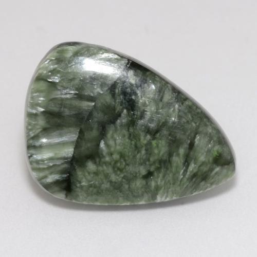 Serafinita verde natural de 8,66 ct, forma elegante, opaco