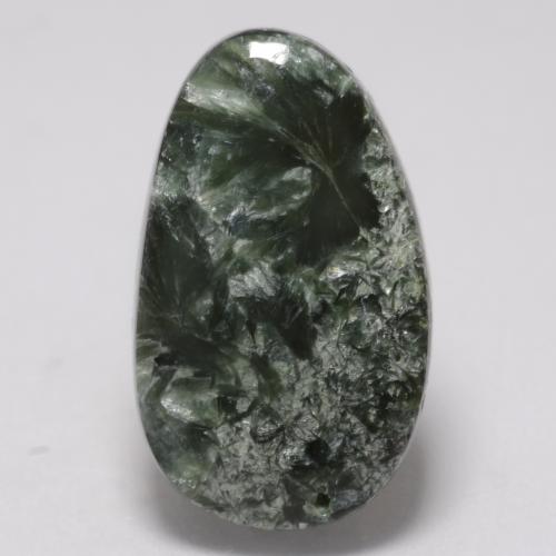 Serafinita verde natural de 6,42 ct, forma elegante, opaco