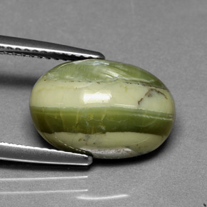 Serpentina verde natural de 5,70 ct, corte óvalo, opaco