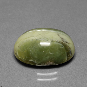Serpentina verde natural de 5,70 ct, corte óvalo, opaco