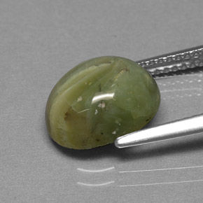 Serpentina verde natural de 2,95 ct, corte óvalo, opaco