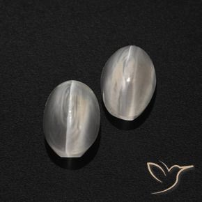 Gemas de Silimanita Ojo de Gato Gris muy claro natural de 2.69 ct, Ovalada, Translúcido