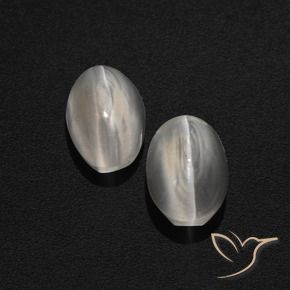 Gemas de Silimanita Ojo de Gato Gris muy claro natural de 2.69 ct, Ovalada, Translúcido