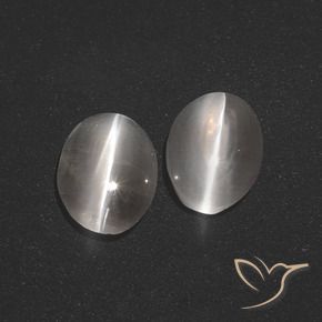 Gemas de Silimanita Ojo de Gato Gris muy claro natural de 2.57 ct, Ovalada, Translúcido