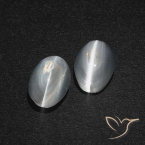 Gemas de Silimanita Ojo de Gato Blanco claro natural de 2.47 ct, Ovalada, Translúcido