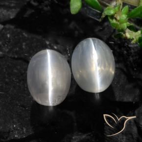 Gemas de Silimanita Ojo de Gato Gris muy claro natural de 2.61 ct, Ovalada, Translúcido