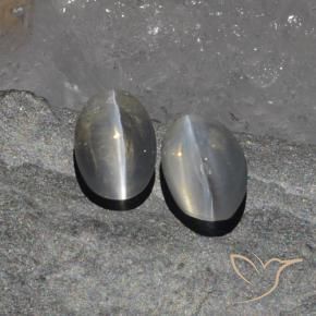 Gemas de Silimanita Ojo de Gato Gris muy claro natural de 1.97 ct, Ovalada, Translúcido