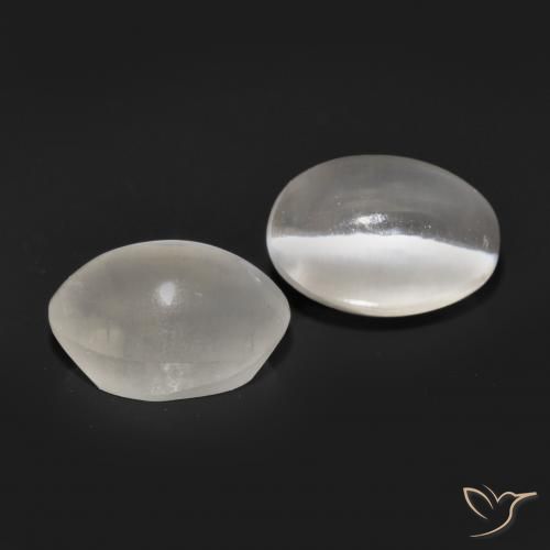 Gemas de Silimanita Ojo de Gato Gris muy claro natural de 2.36 ct, Ovalada, Translúcido