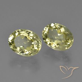 Gemas de Sillimanita Amarillo  verdoso natural de 4.09 ct, Ovalada, VS