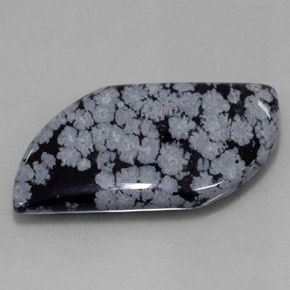Obsidiana nevada negro natural de 49,62 ct, forma elegante, opaco