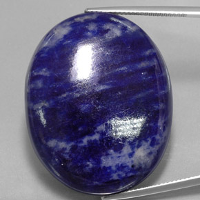 Sodalita azul natural de 66,87 ct, corte óvalo, opaco