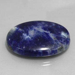Sodalita azul natural de 56,50 ct, corte óvalo, opaco